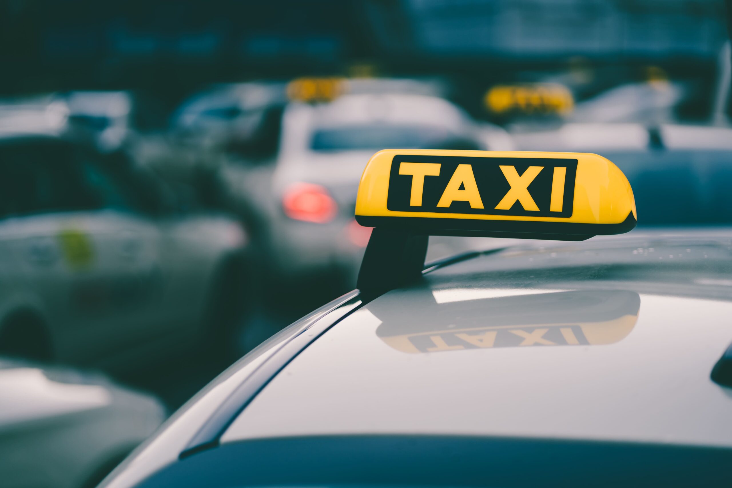 Diferencias y ventajas del Conductor Privado a Uno de Taxi Tradicional